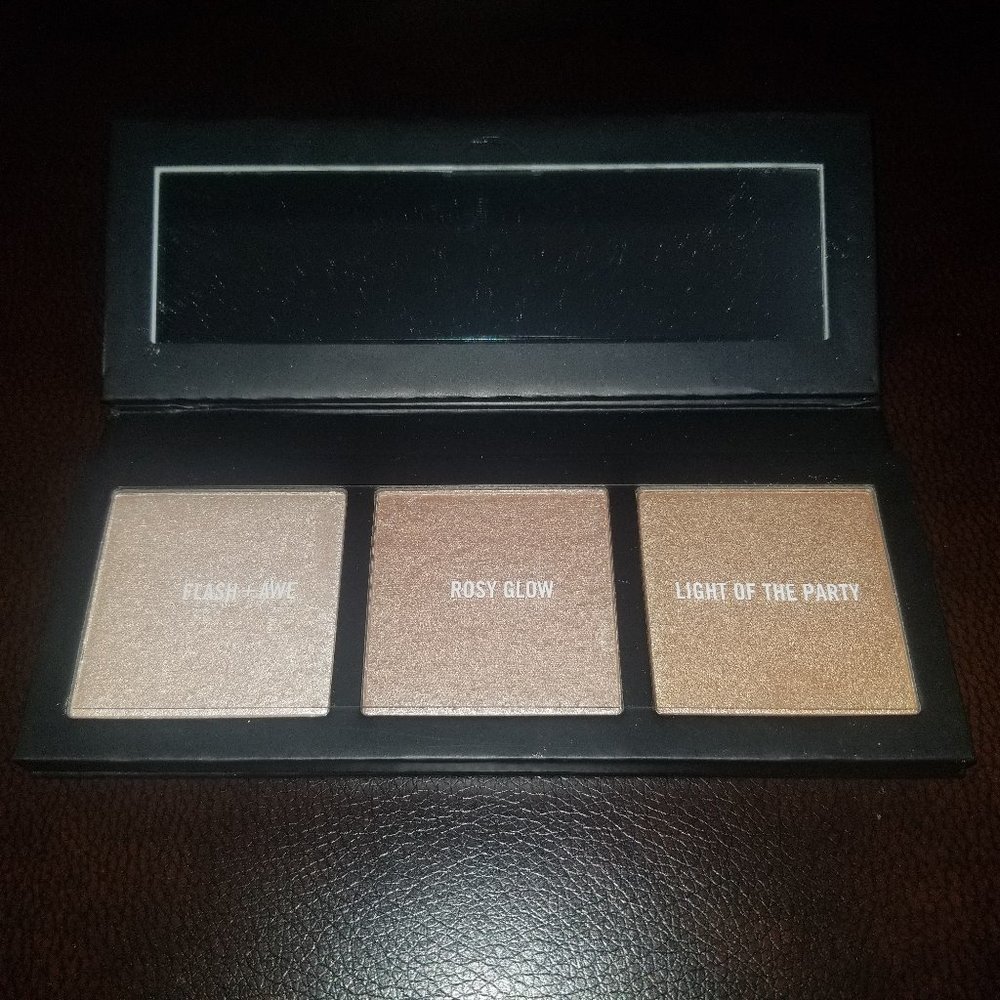 MAC COSMETICS HIGHLIGHT PALLETTE FLASH+AWE HYPER REAL GLOW